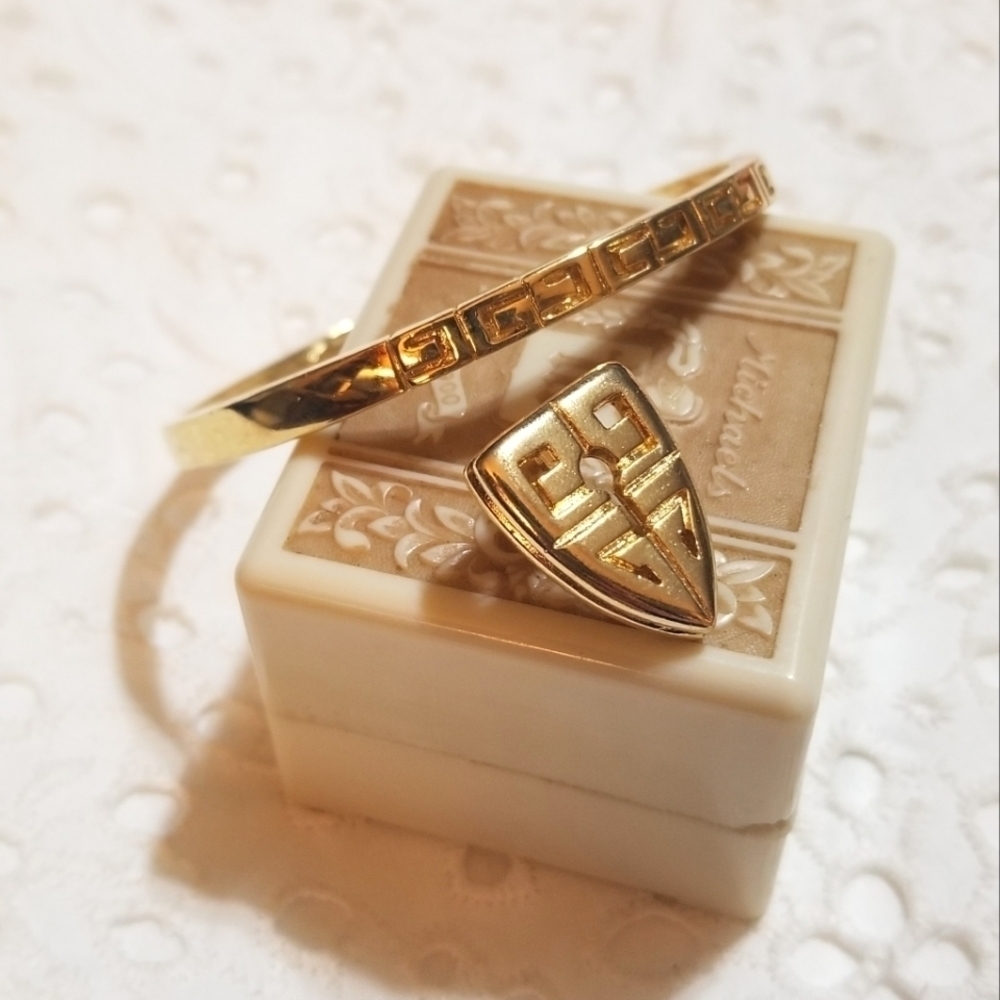 Givenchy LOGO Vintage Bracelet and Lapel Pin - Picture 3 of 7